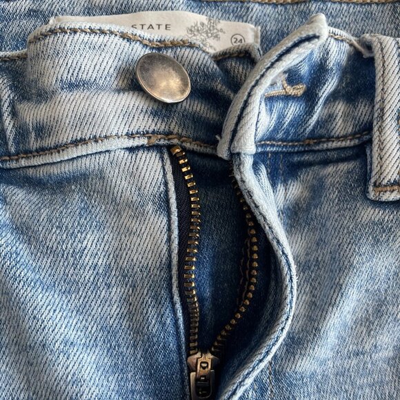 Altar'd State Women's Angelina Straight Leg Jeans Light-Wash, size 24 - Picture 6 of 7